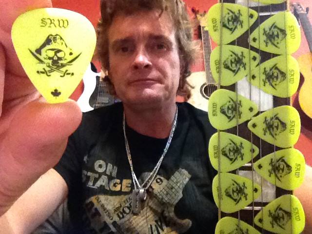 Fan photos of personalized guitar picks Fan photos of personalized guitar picks